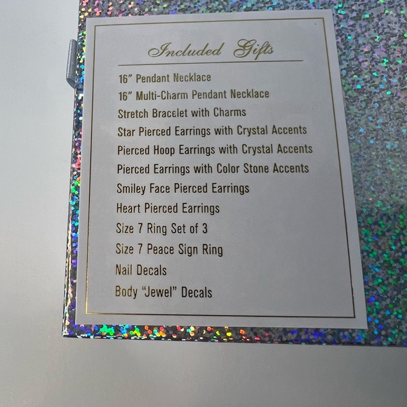 NWT Macy’s 12-Pc. Holographic Advent Calendar Twelve Days of Smiles Gift Set - Picture 13 of 14